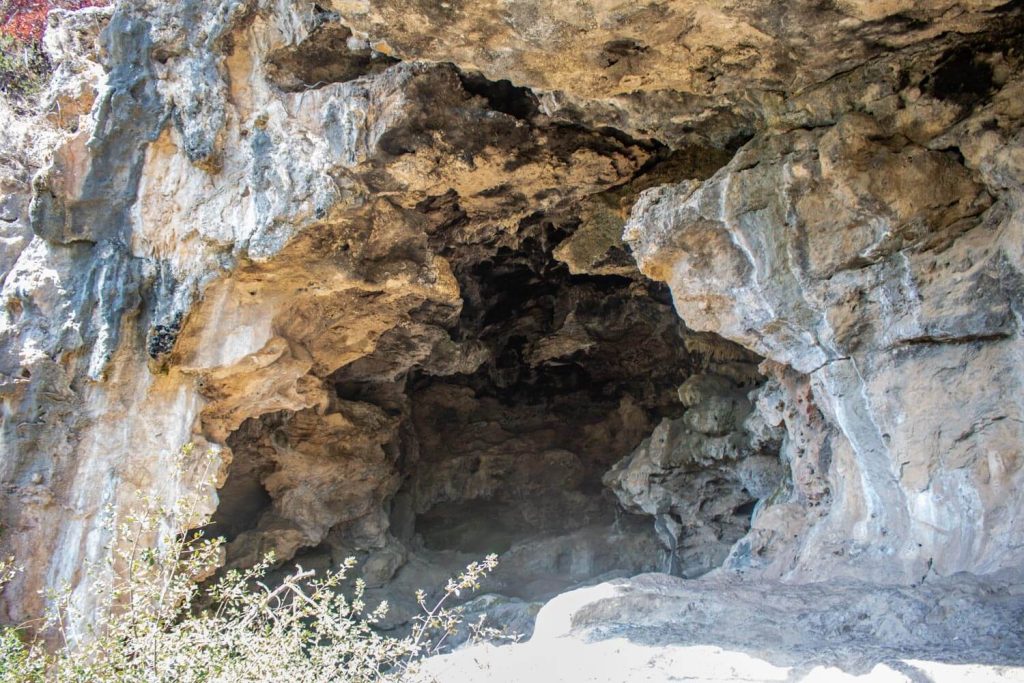 Grava Gardiki Cave Grava Gardiki Cave