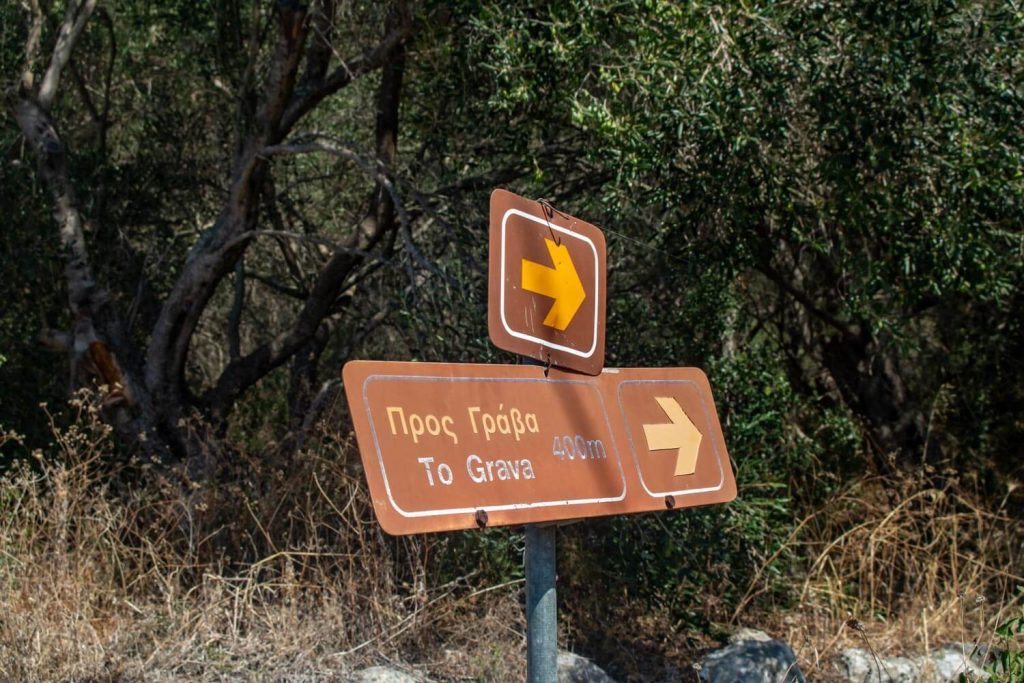 Sign directing to the cave Sign directing to the cave