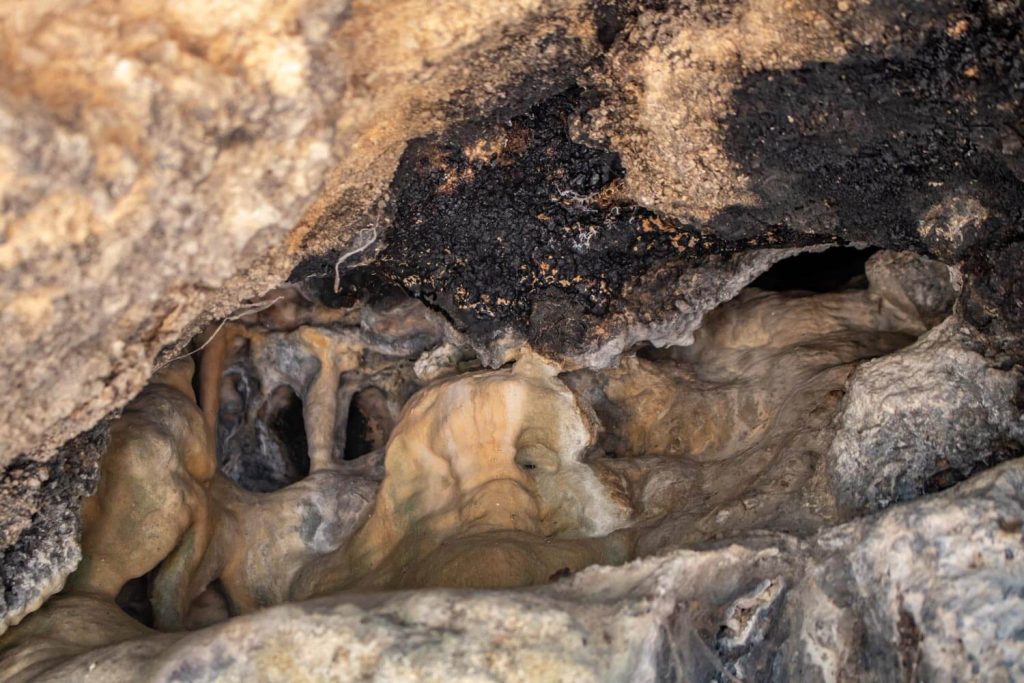 Grava Gardiki Cave Grava Gardiki Cave