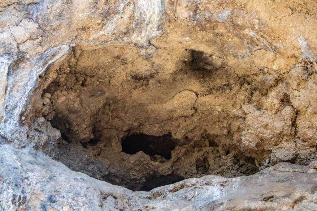 Grava Gardiki Cave Grava Gardiki Cave