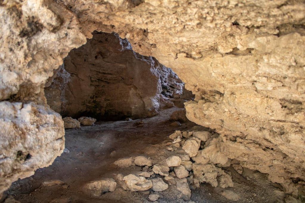 Grava Gardiki Cave Grava Gardiki Cave