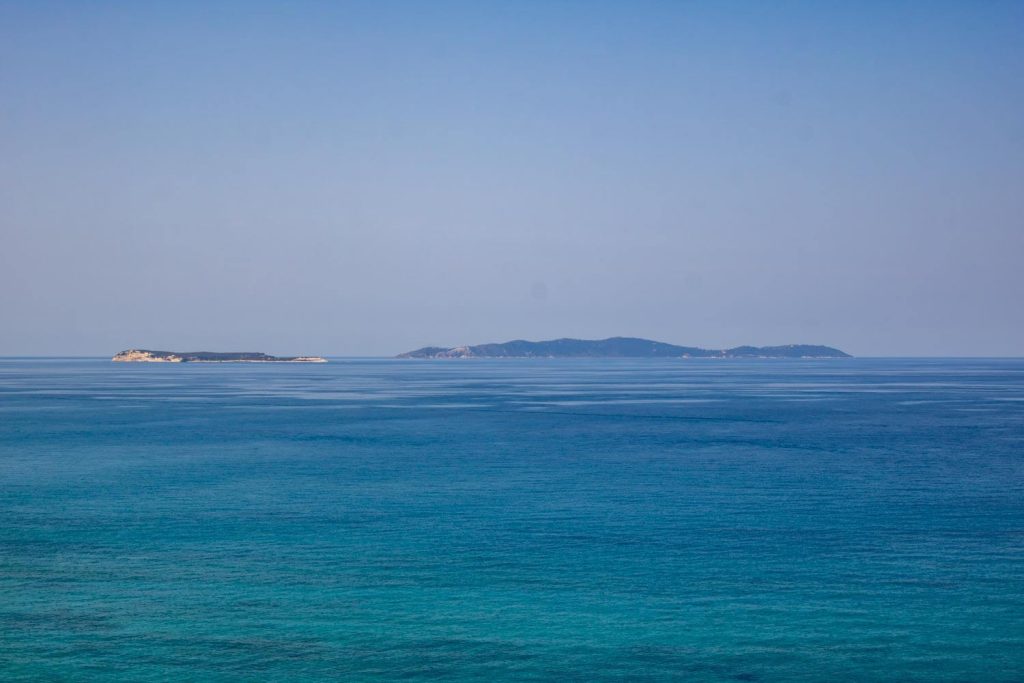 Diaplo (left) and Mathraki (right)